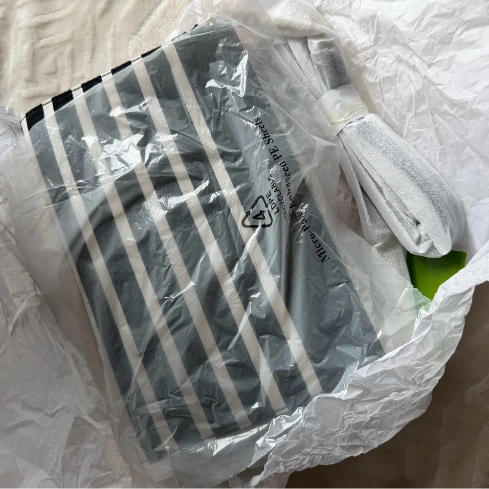 🖤🤍 Kate Spade Angelica Montford Park Crossbody – Black/White – NWT 🖤🤍 - Picture 3 of 6